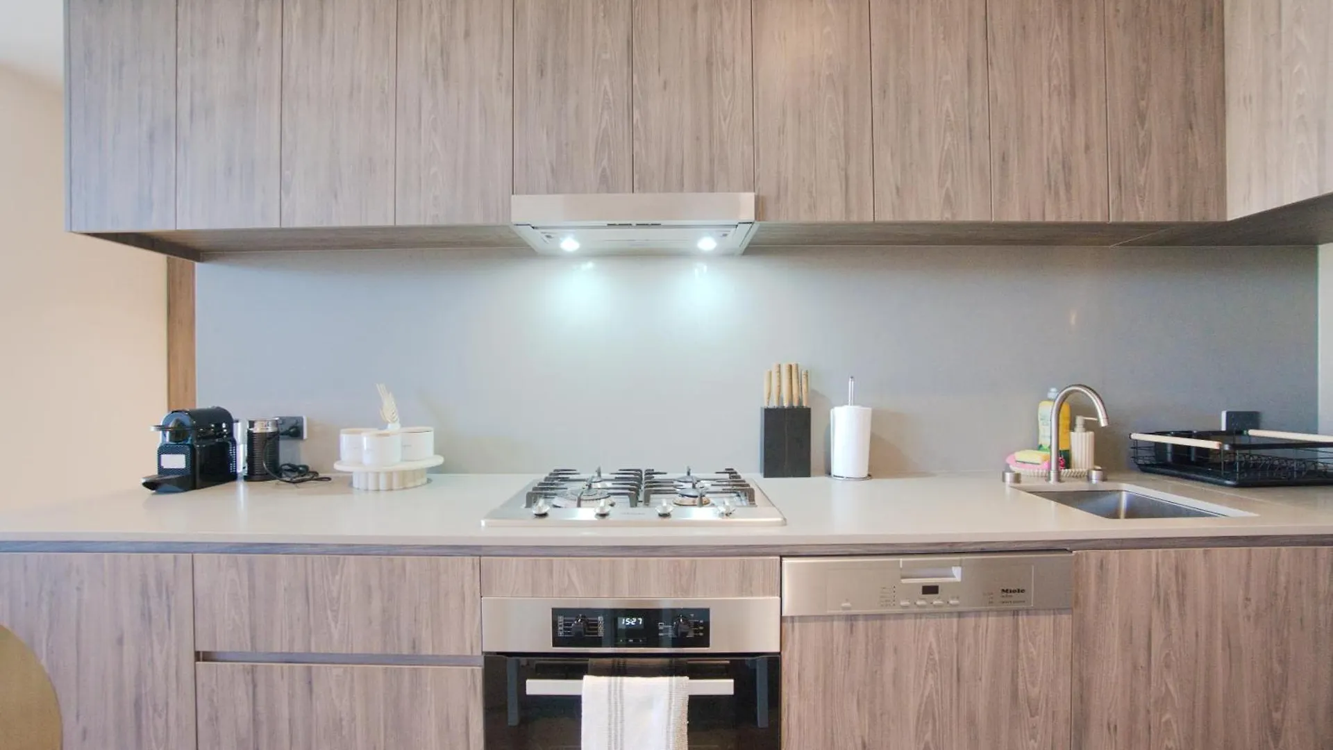City Chic Living: 1-Br Apt Overlooking Rundle Mall 阿德莱德