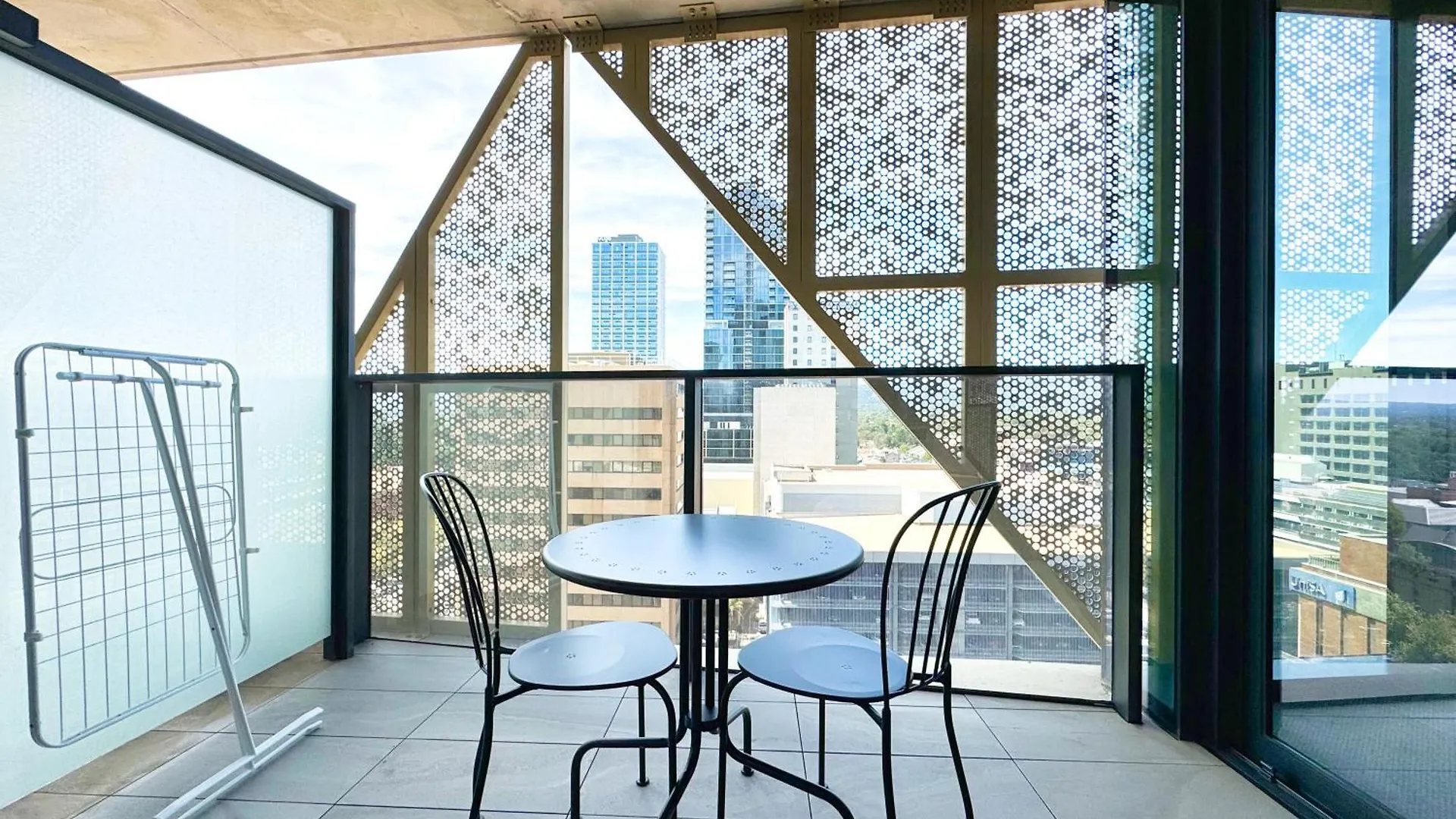 City Chic Living: 1-Br Apt Overlooking Rundle Mall 阿德莱德 公寓